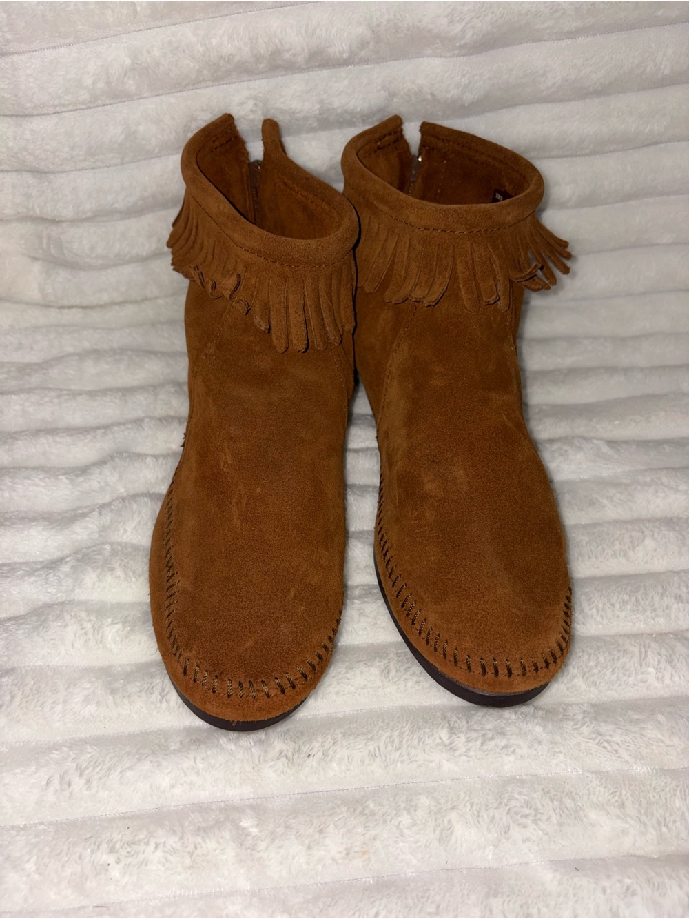Minnetonka Chestnut Suede Fringe Ankle Boots 11M